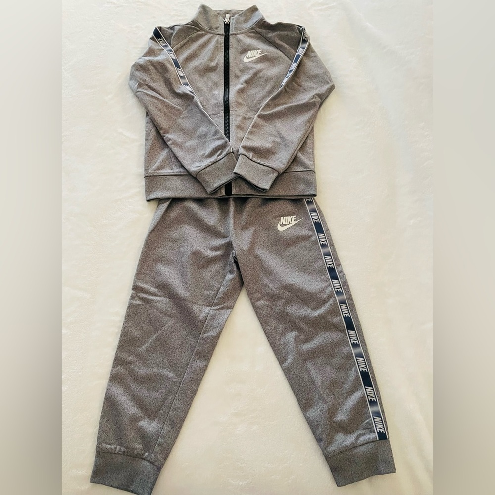Nike Little Kids’ Logo Taping Tracksuit set 4T (Pre-Loved)
